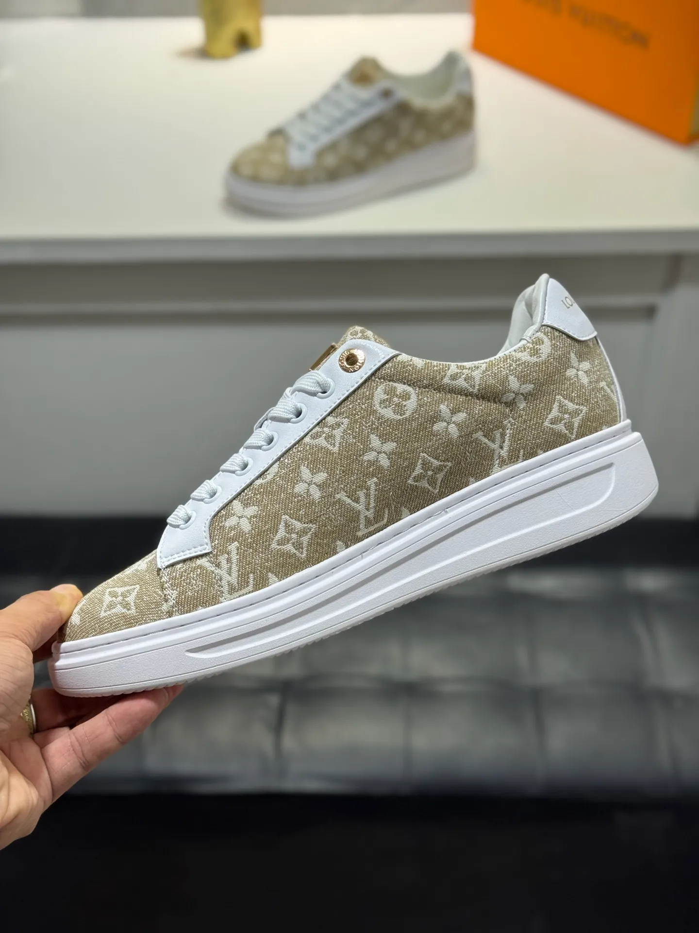 Men's shoes 💰400 [New style] 🐞🐞Top original order - LV [Louis Vuitton] counter new men's casual series! 🔥Globally limited edition💯The upper is made of cowhide with sheepskin lining➕Original rubber outsole, which is lighter and non-slip. Fashion focuses on trends, versatile and hot styles, simple yet tasteful! Exudes a fashionable and casual atmosphere, fashion is at your feet, and you are full of confidence! Multiple colors available. A must-have for fashionistas! Size: 38-44 (45 customized